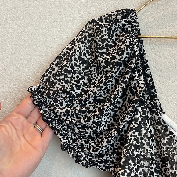 NWT Abound Puff Sleeve Cow Print Top Size Large - Picture 4 of 9